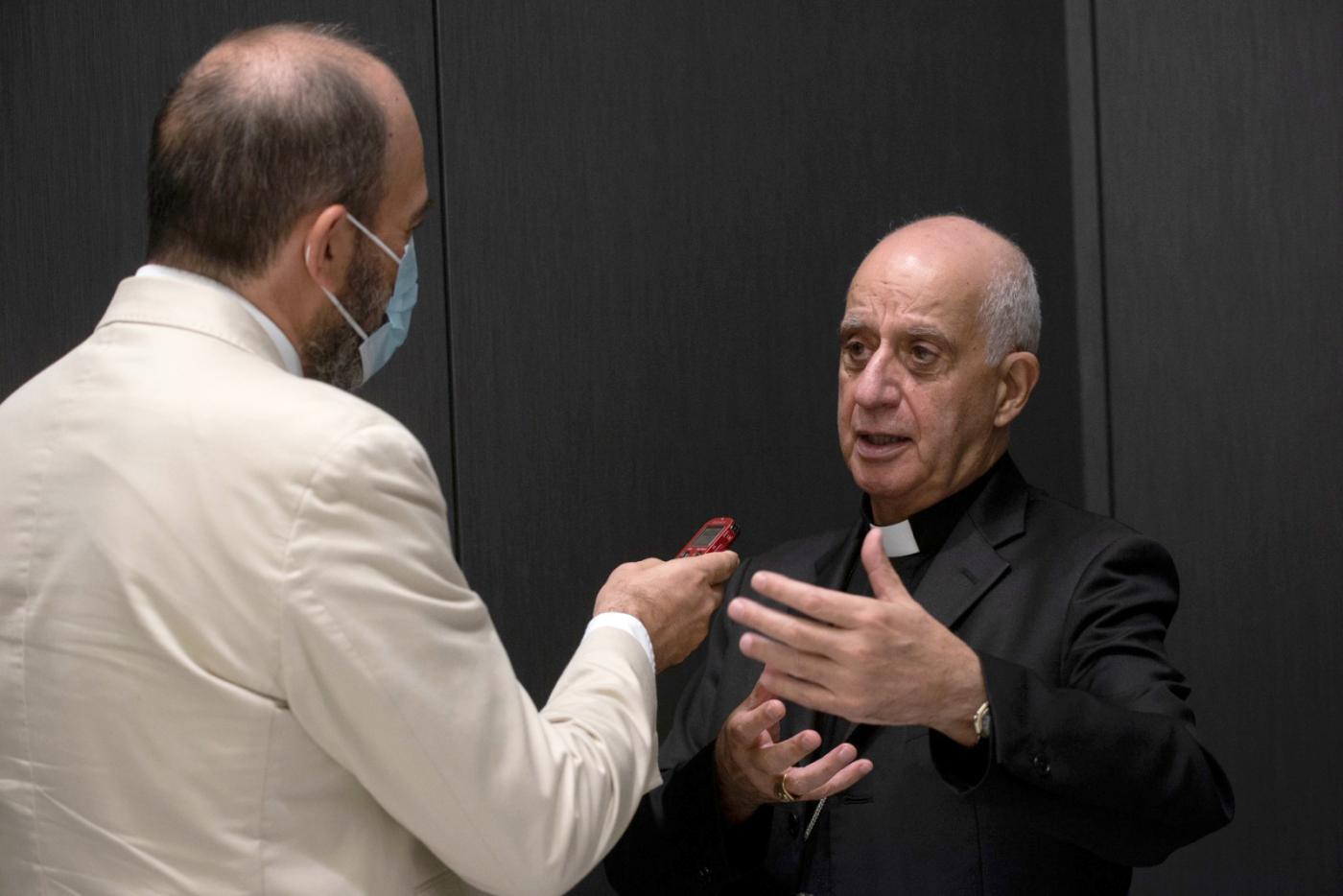 Mons. Fisichella: «Los jóvenes son el testimonio concreto de que en las cofradías la fe es eficaz y fecunda»