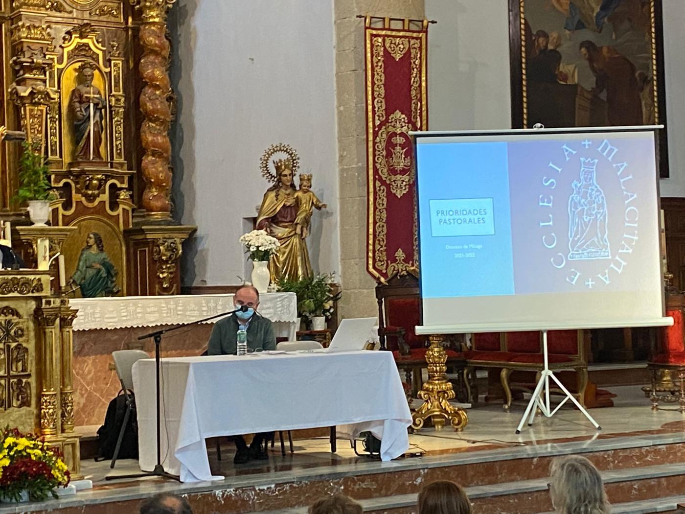 Presentación de las Prioridades Pastorales Diocesanas, por el director del CESET, Pedro Leiva, en el arciprestazgo de Alora