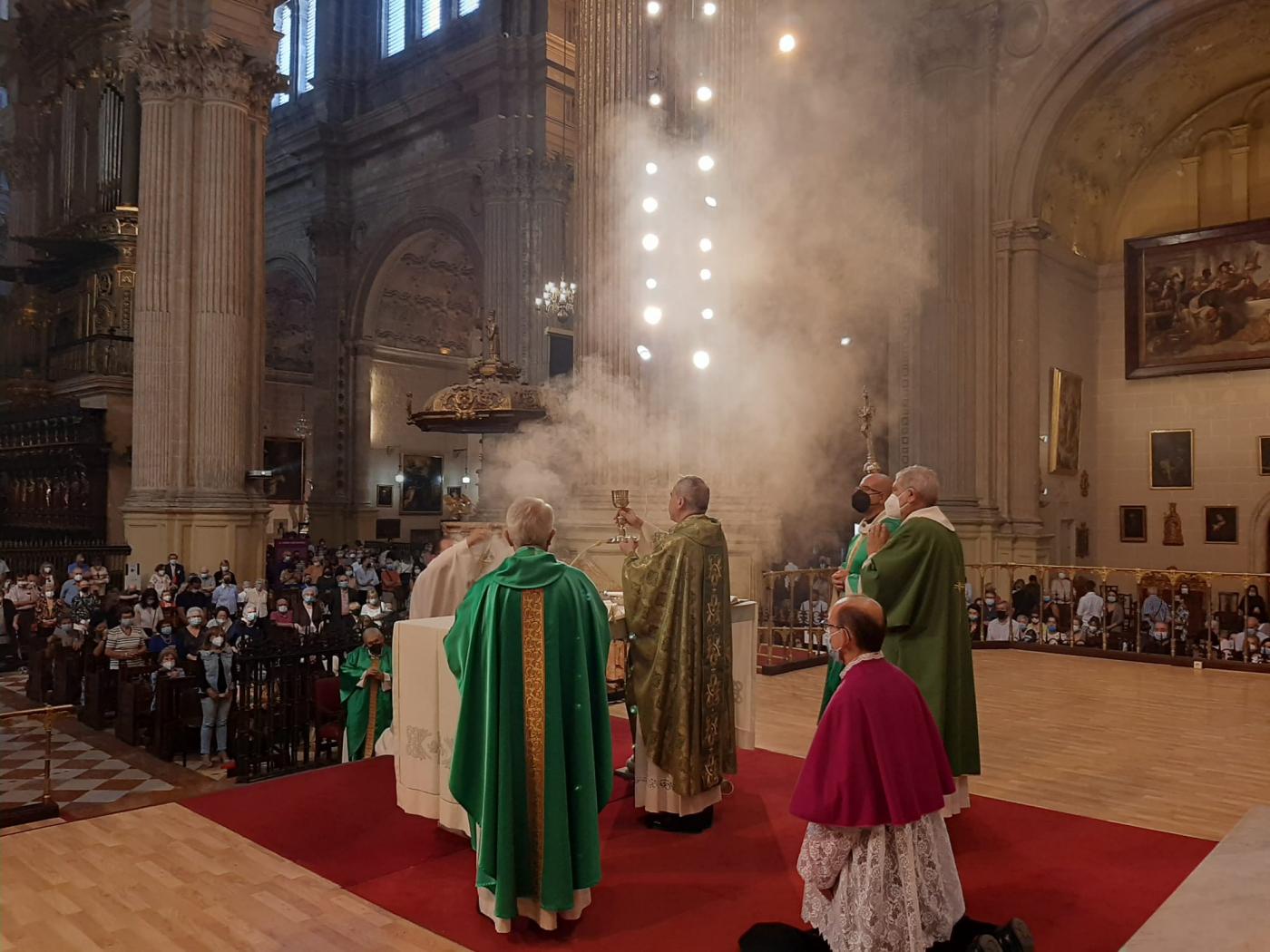 Celebración de la apertura de la fase sinodal diocesana en la Catedral de Málaga // R. PEREZ