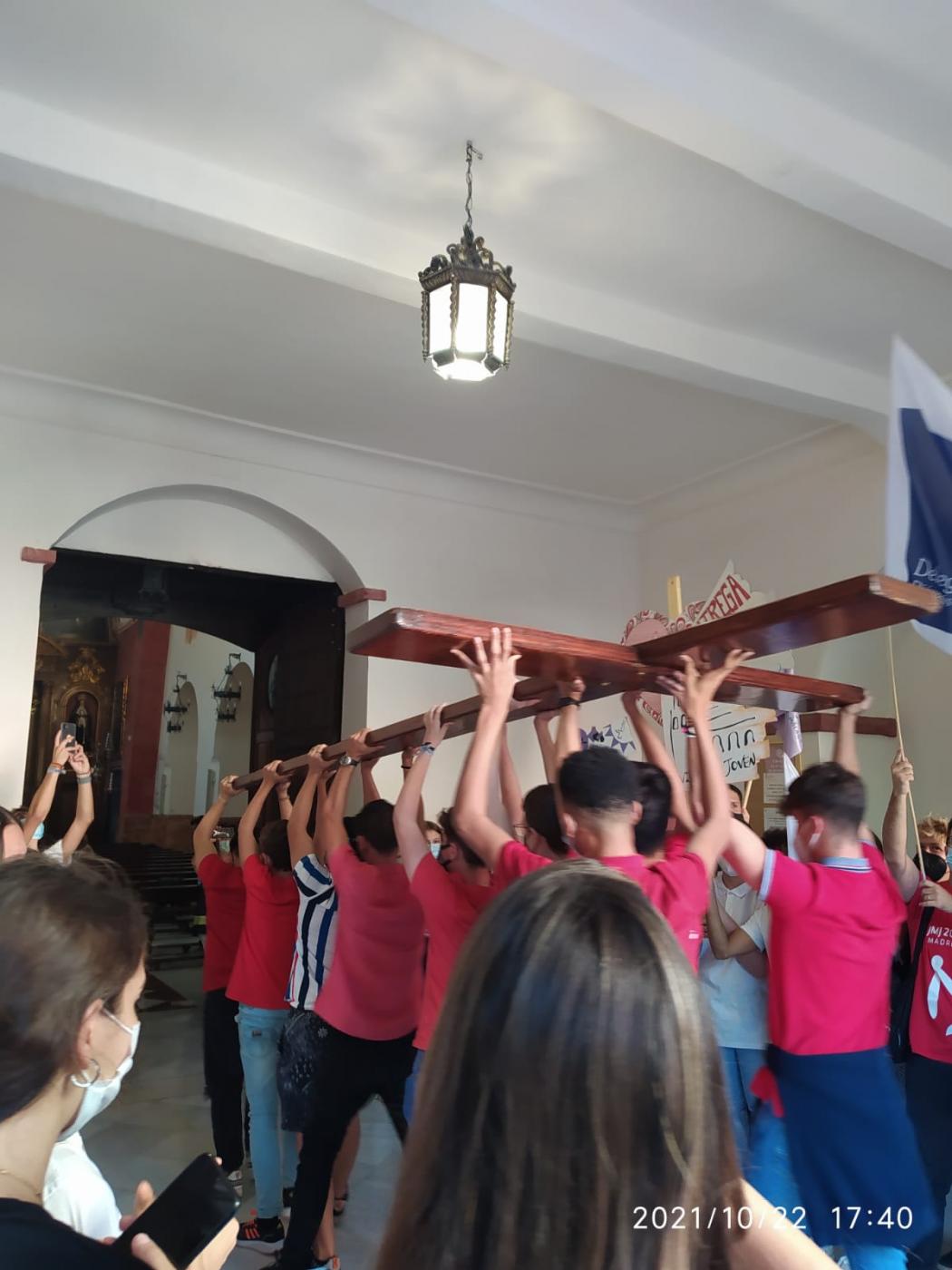 La Cruz y el Icono de la JMJ en la parroquia de la Divina Pastora