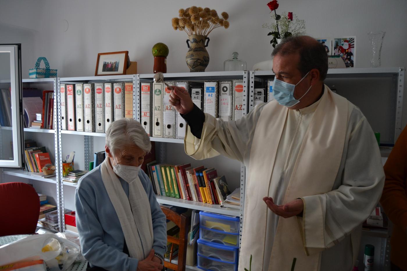 Bendición de las viviendas de integración social de Cáritas