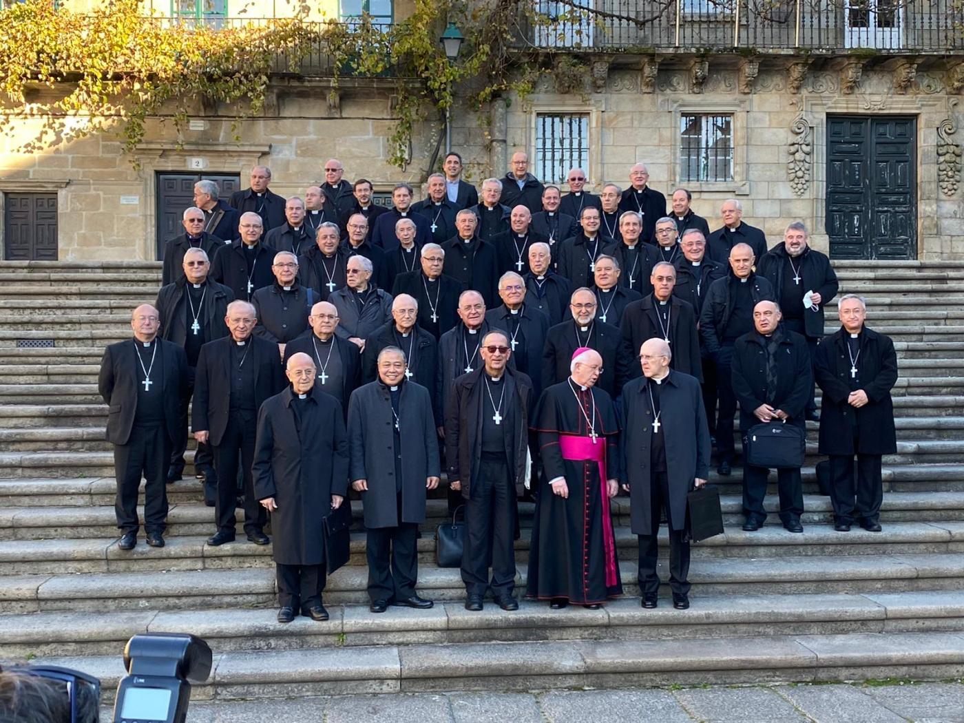 D. Jesús Catalá peregrina a Santiago junto al resto de obispos españoles