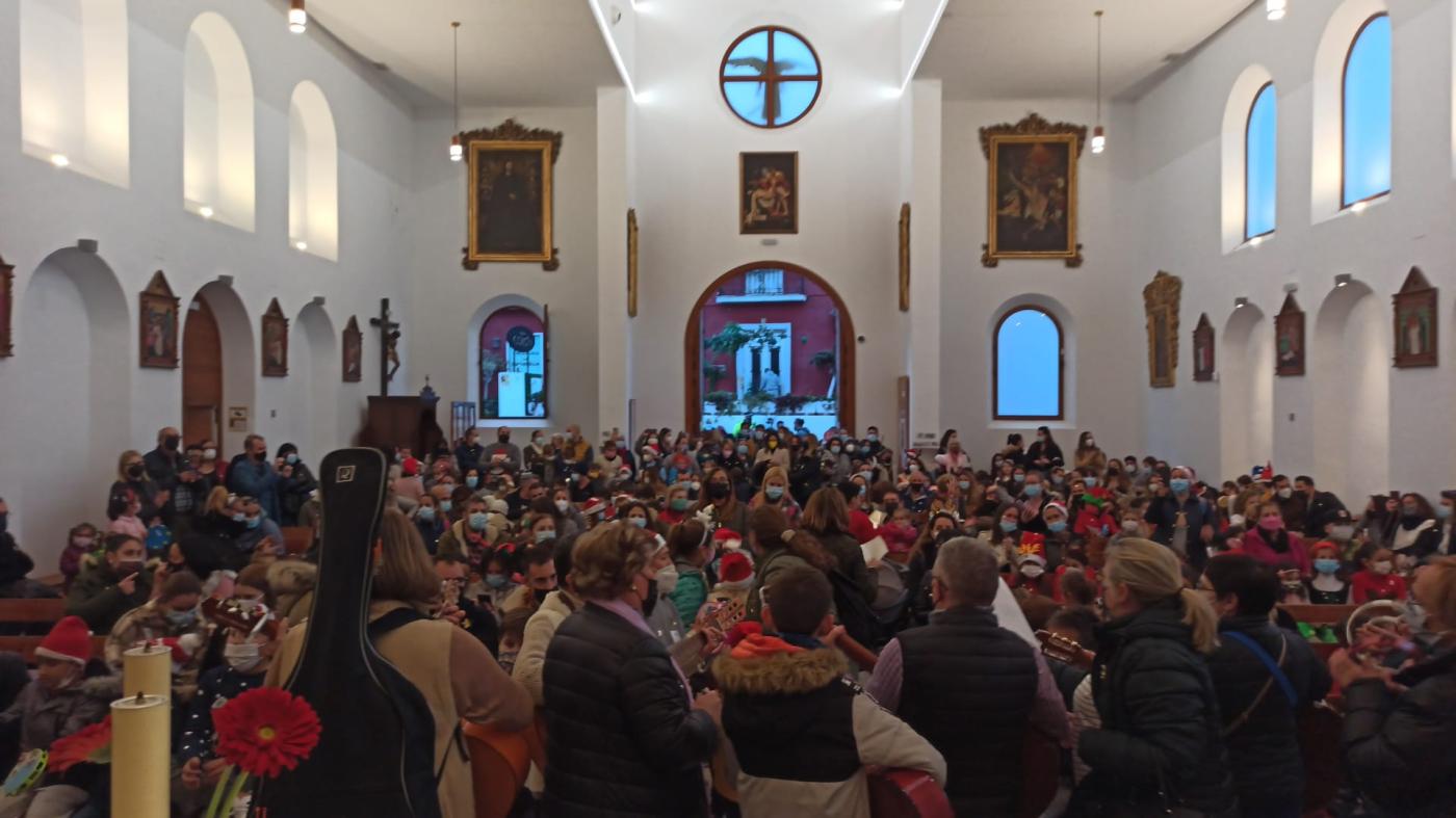 Los niños de Torremolinos y Álora sembraron las calles con la alegría de la Navidad