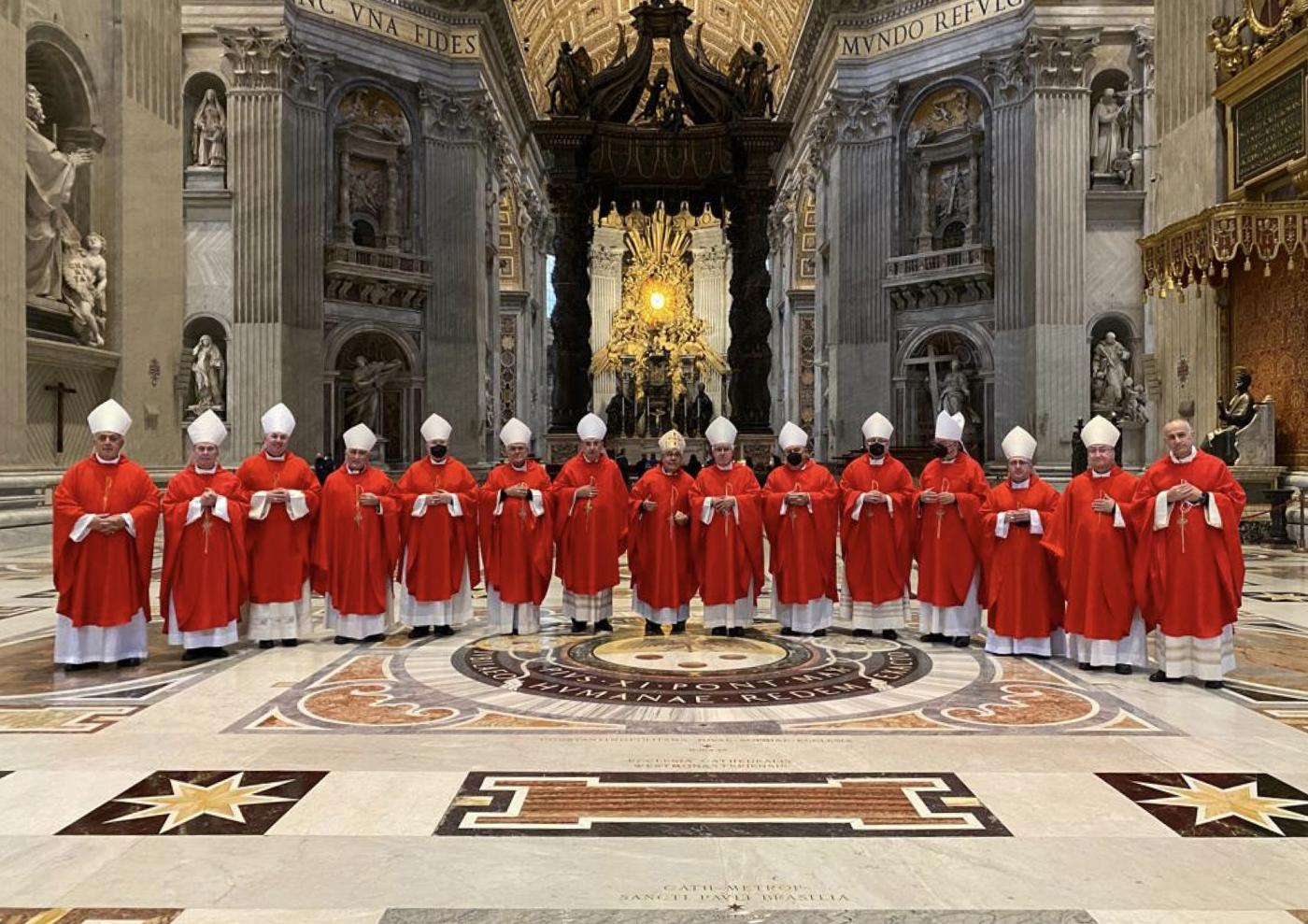 Mons. Catalá, junto al resto de obispos participantes de la Visita ad limina en la Basílica de San Pedro (Lunes 17 de enero)