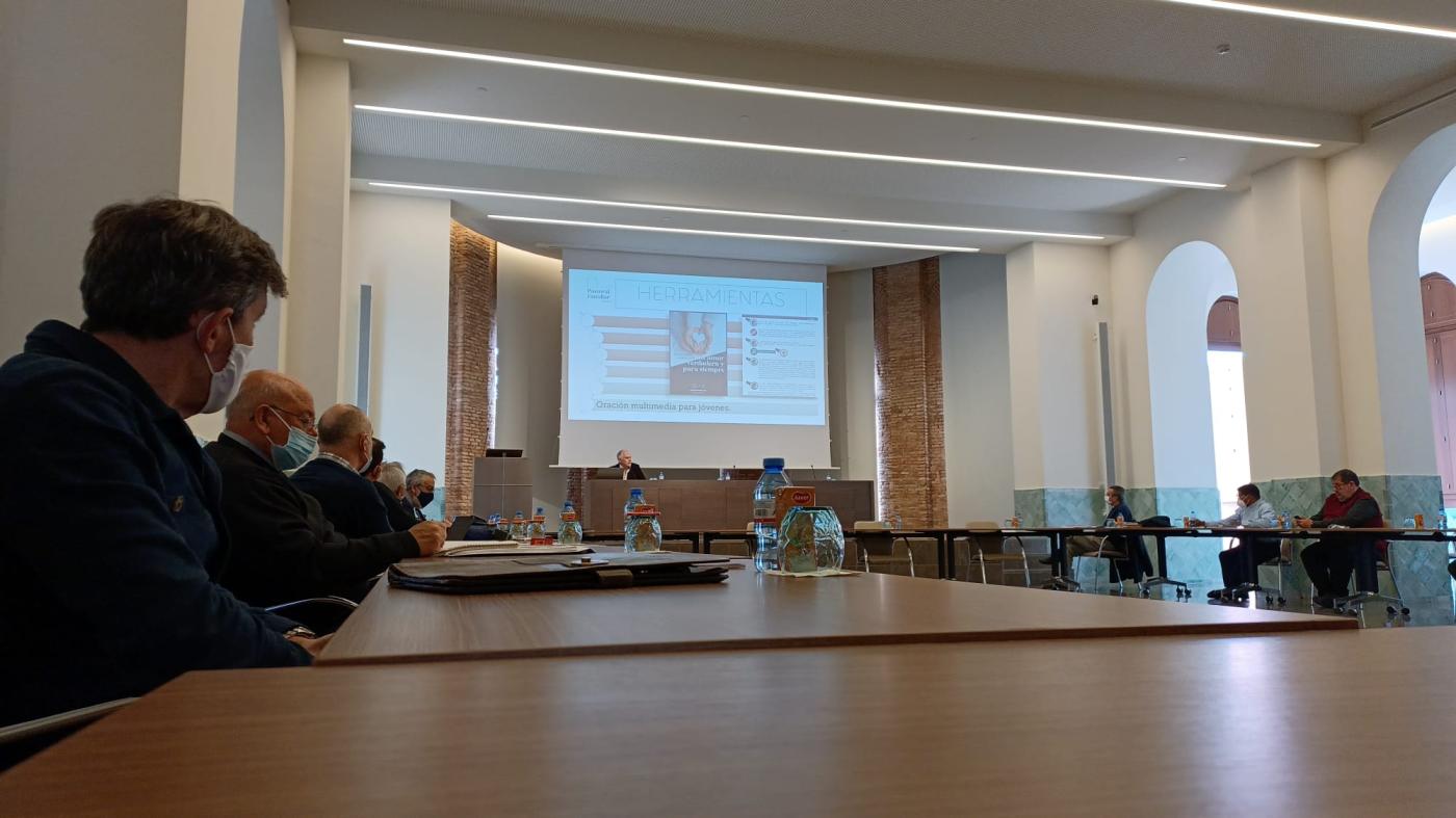 Pastoral Familiar explica al Consejo Presbiteral la labor de la Iglesia de Málaga con el matrimonio y la familia