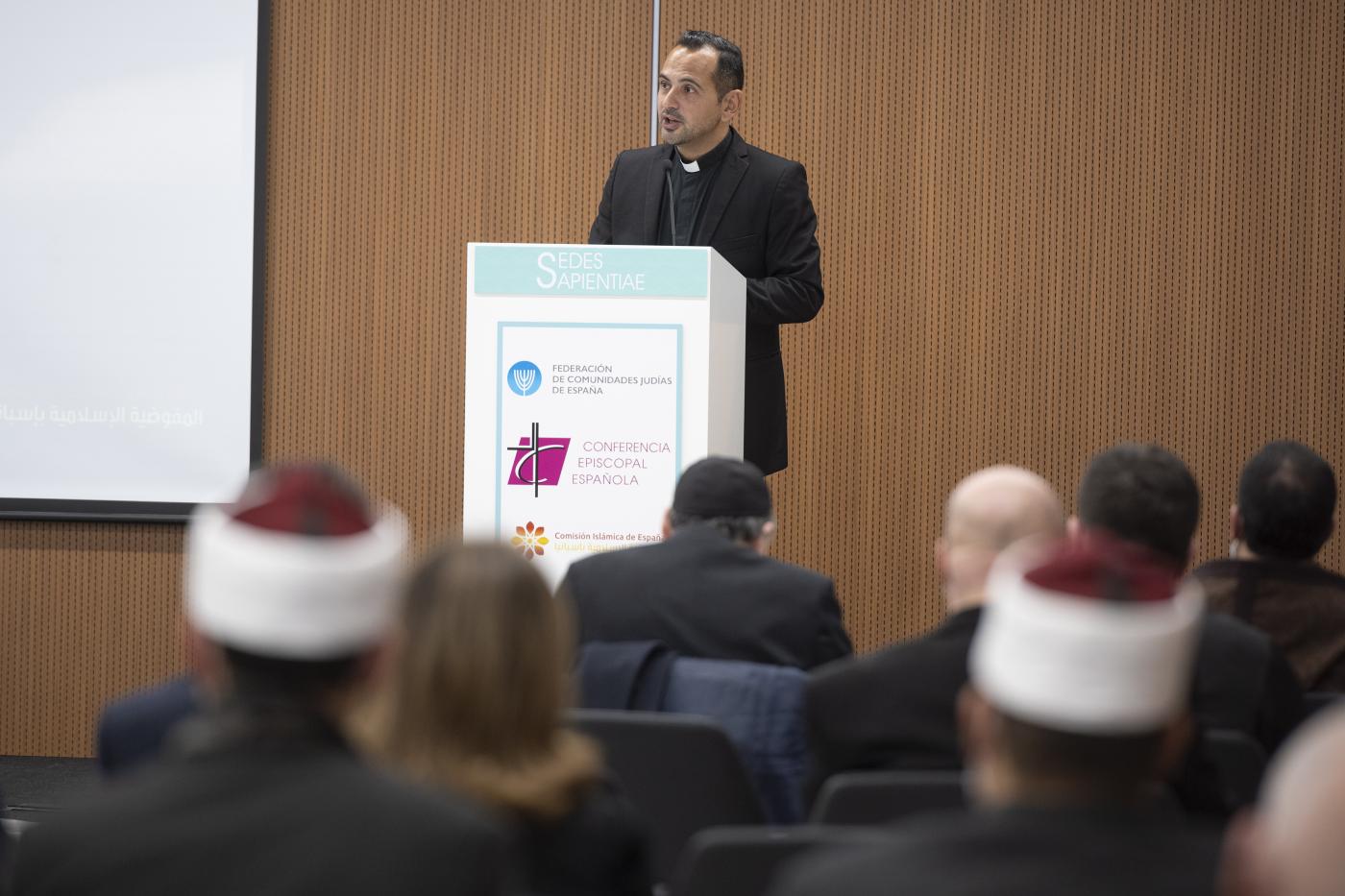 Rafael Vázquez: «Hay que evitar generalizaciones. Todos condenamos la violencia en nombre de Dios»