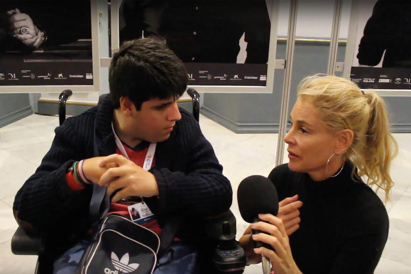 Guillermo entrevistando a Alexis Delgado