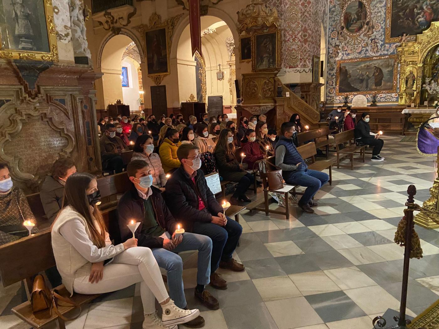 Vía Crucis por la Paz en Ucrania organizado por los jóvenes del arciprestazgo de Antequera