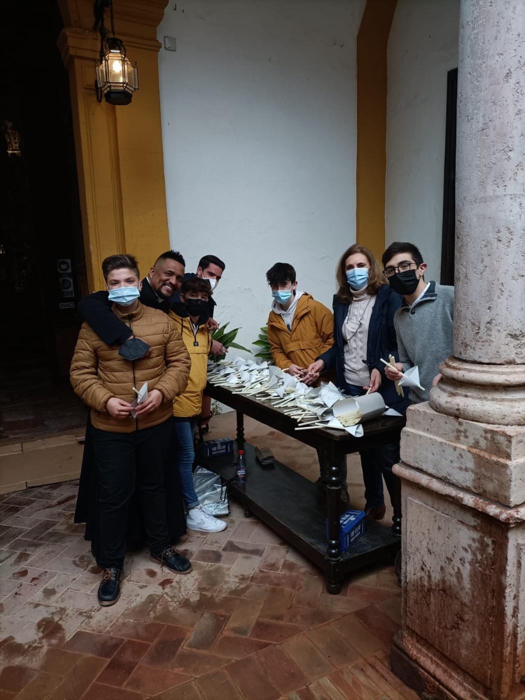 Vía Crucis por la Paz en Ucrania organizado por los jóvenes del arciprestazgo de Antequera