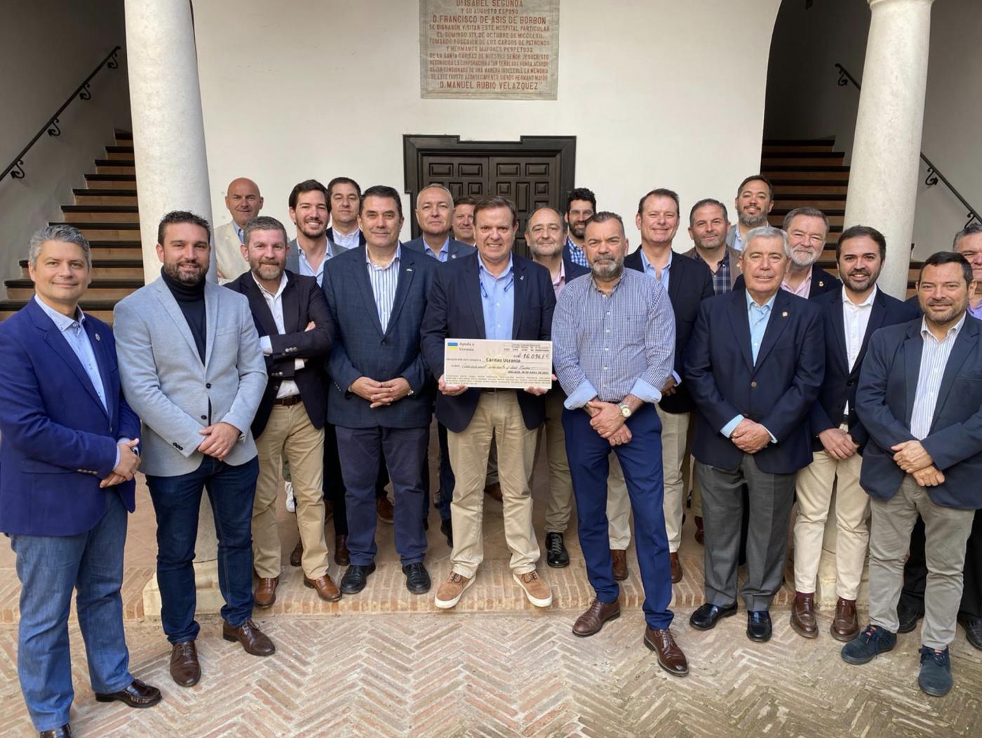 Cofradías malagueñas envían 16.000 euros y 12 toneladas de ayuda a Ucrania