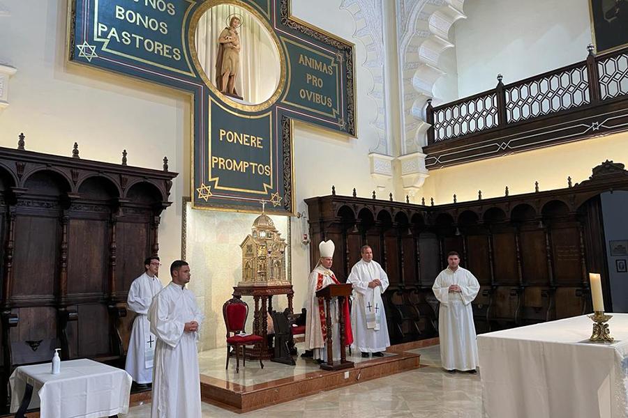 Rito de Admisión a Órdenes de Álvaro López y Daniel Gutiérrez, en la Capilla del Buen Pastor del seminario // E. LLAMAS