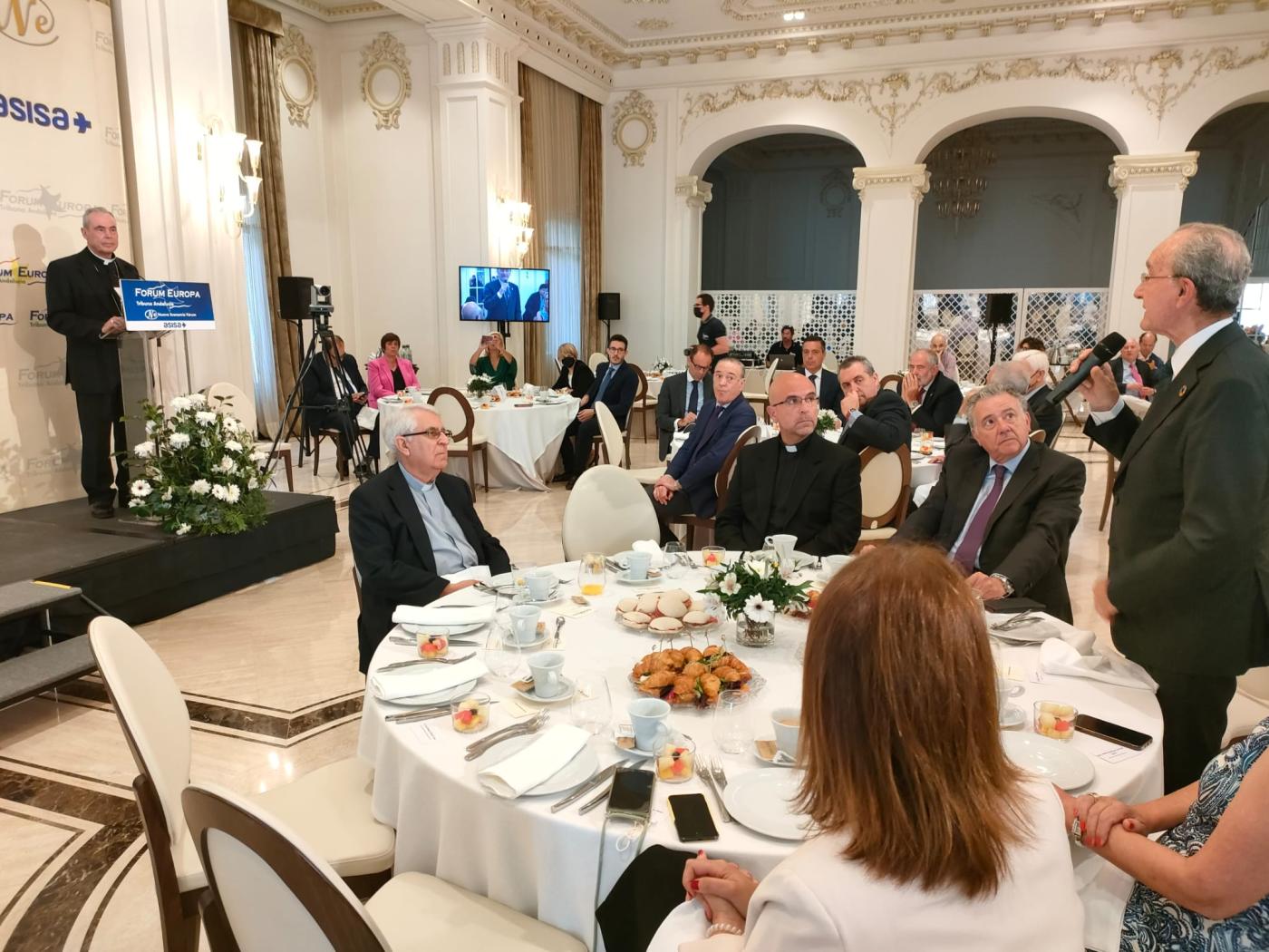 El alcalde de Málaga, Francisco de la Torre, realizó una pregunta a Mons. Catalá durante su intervención
