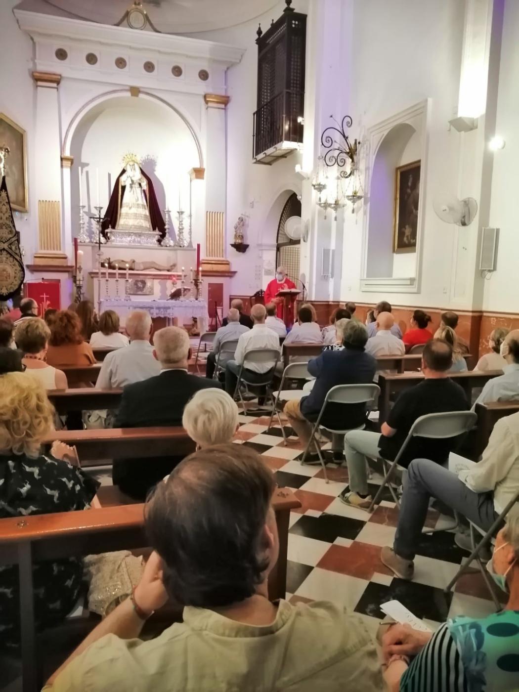 Eucaristía, presidida por el director de la Escuela Teológica, el sacerdote Gabriel Leal