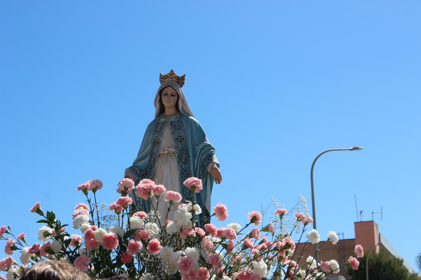 Procesión de la Virgen Milagrosa en el CEIP Josefina Aldecoa de Torre de Benagalbón