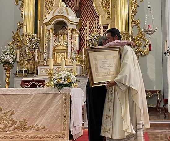 Entrega de la Medalla Pro Ecclesia Malacitana a Miguel Víctor Villar en la parroquia del Corpus Christi