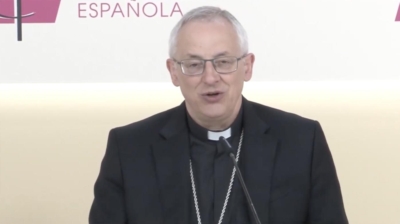 Mons. Alfonso Carrasco, obispo de Lugo y presidente de la Comisión Episcopal para la Educación y Cultura durante la declaración institucional
