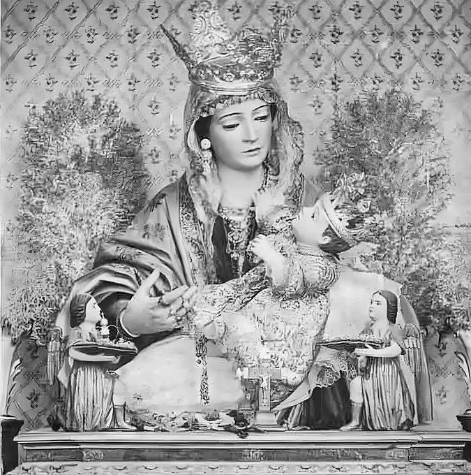 Foto histórica de la Virgen de Belén de la Victoria con su primitiva corona