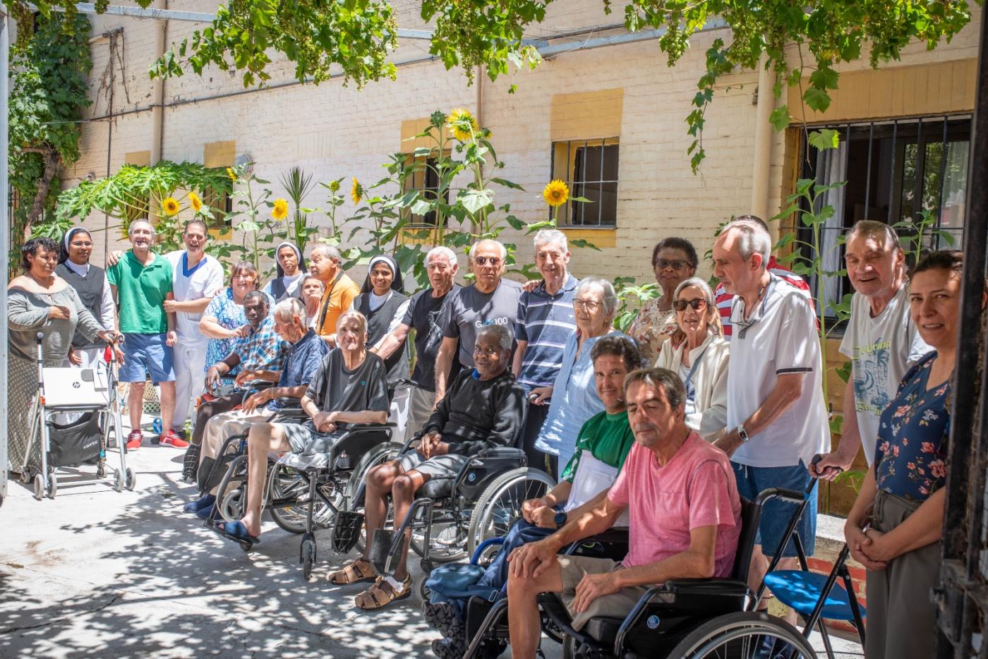 Personas acogidas en el Cottolengo de Málaga FOTO// DANIEL GARCÍA