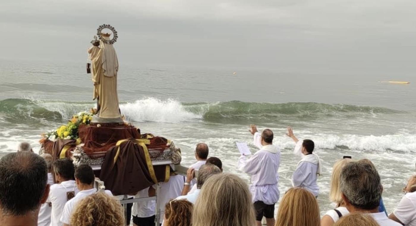 Misa en la playa de los Boliches