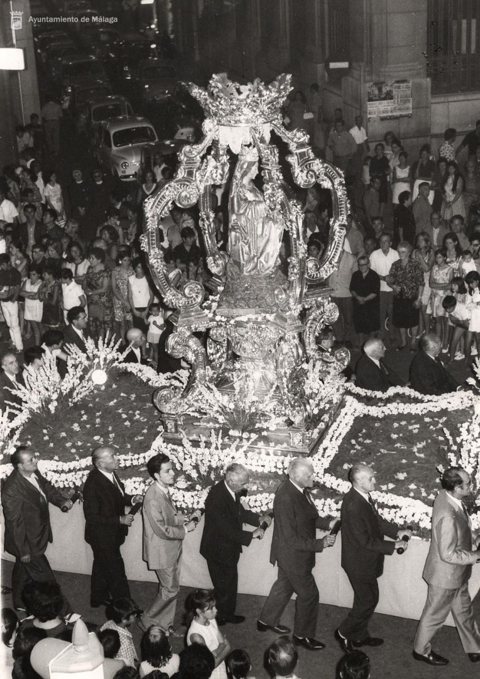 8 de septiembre de 1969, procesión de subida desde la Catedral a la Victoria // ARCHIVO MUNICIPAL DE MÁLAGA