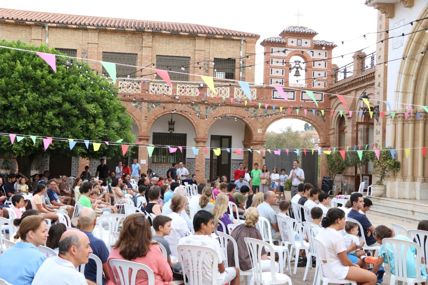 Durante una celebración delante de la capilla del Buen Pastor en el Seminario de Málaga