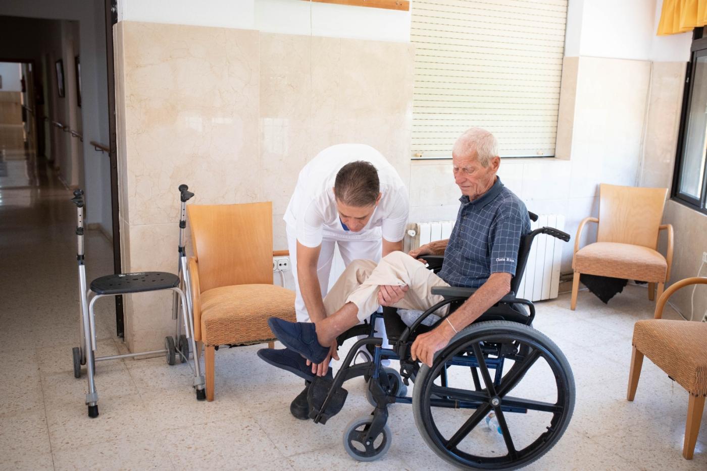 Herbert en el Cottolengo de Málaga junto a Javier Luque, auxiliar del centro