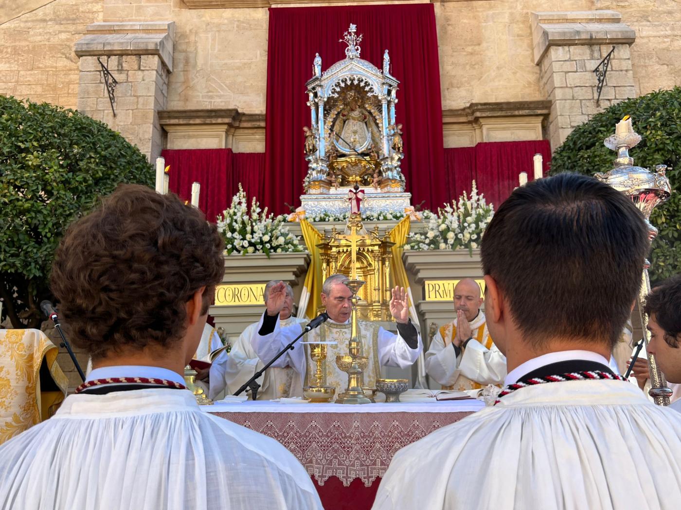 Mons. Catalá: «la devoción a la Virgen ha unido al pueblo antequerano»