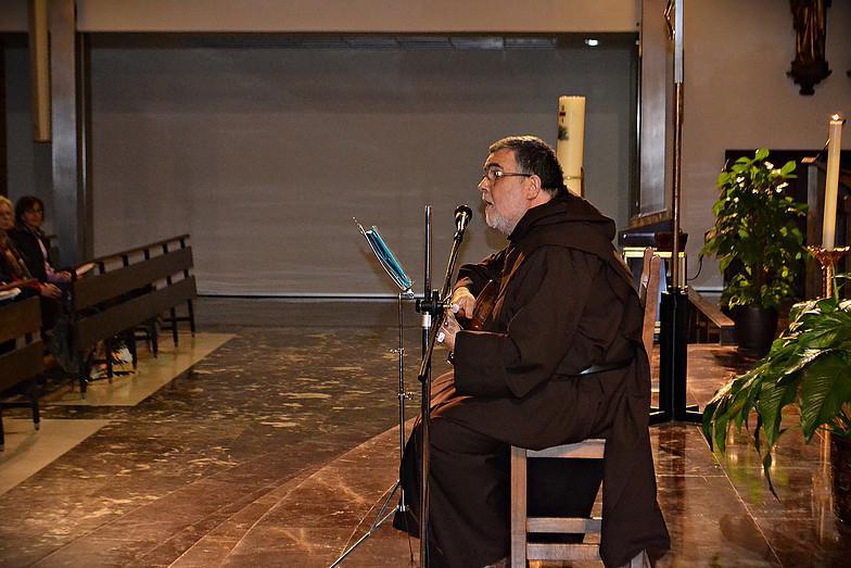 Rafael León: «La música es la banda sonora que nos acompaña siempre»