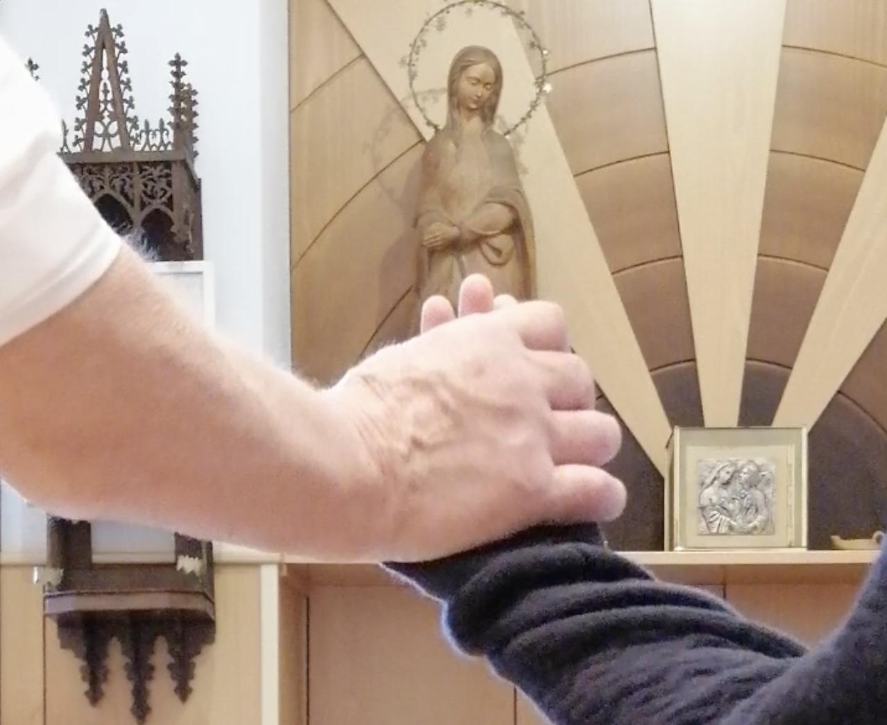 Reza el Rosario con los niños