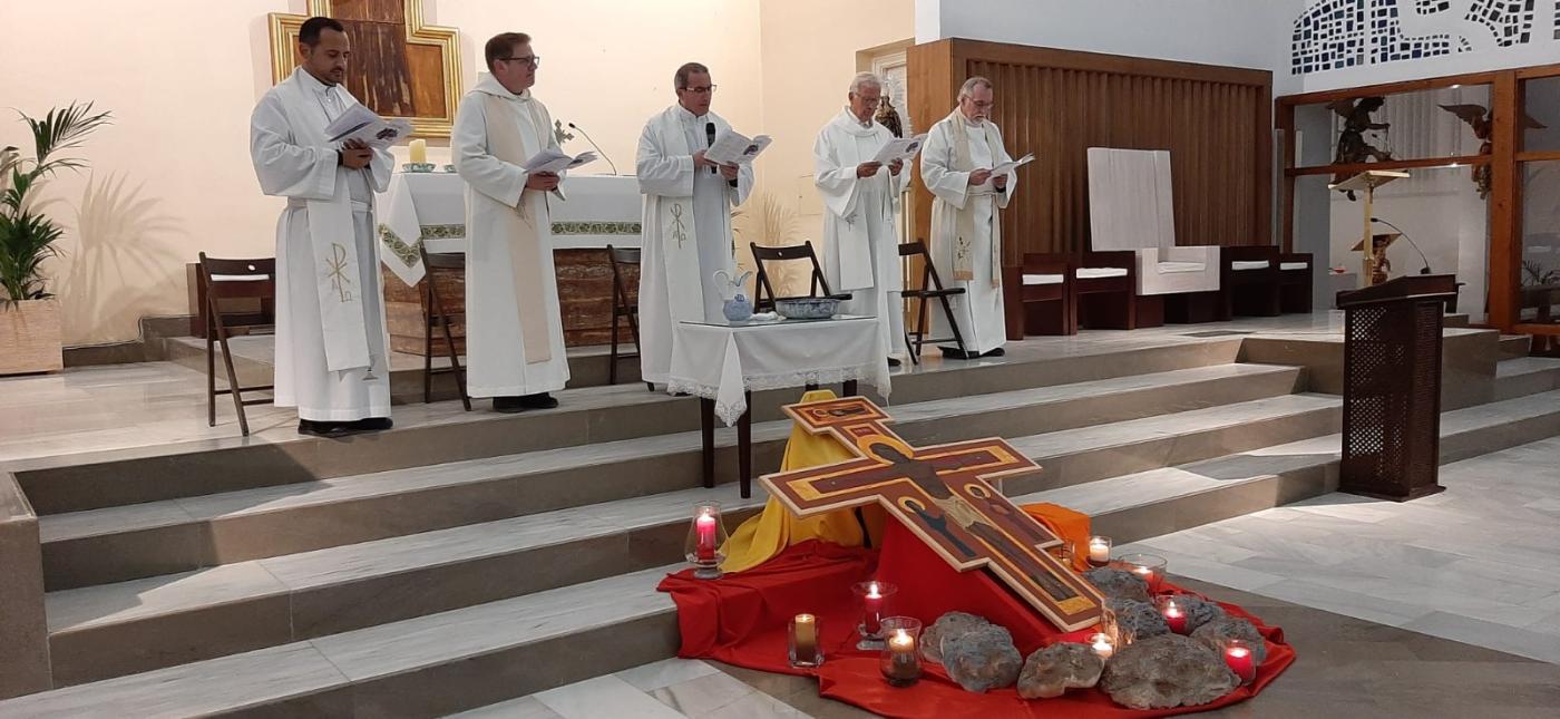 El Obispo de Málaga y el delegado de Ecumenismo, Rafael Vázquez, junto a representantes de las distintas Iglesias cristianas presentes en Málaga