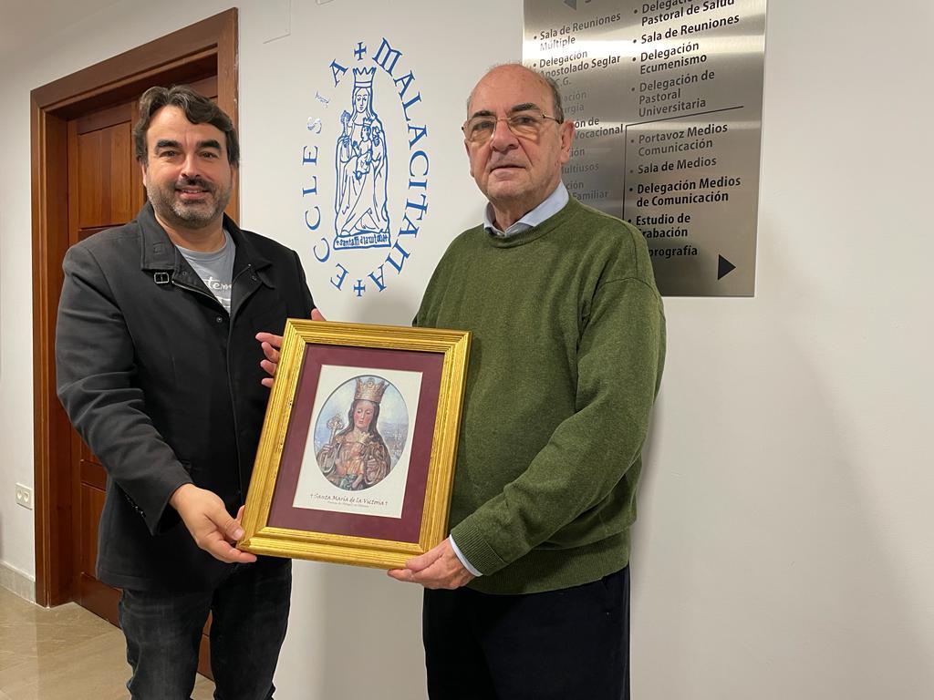 Eduardo Nadales: «Mi esposa, Celia Berrocal, hizo esa pintura de la Virgen de la Victoria, que está en todas las parroquias»