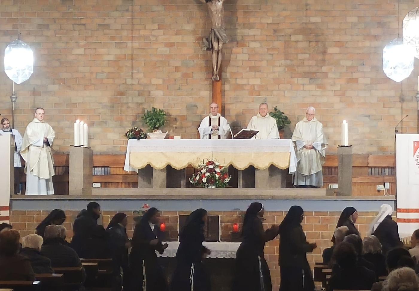 Aquí está la Vida Consagrada