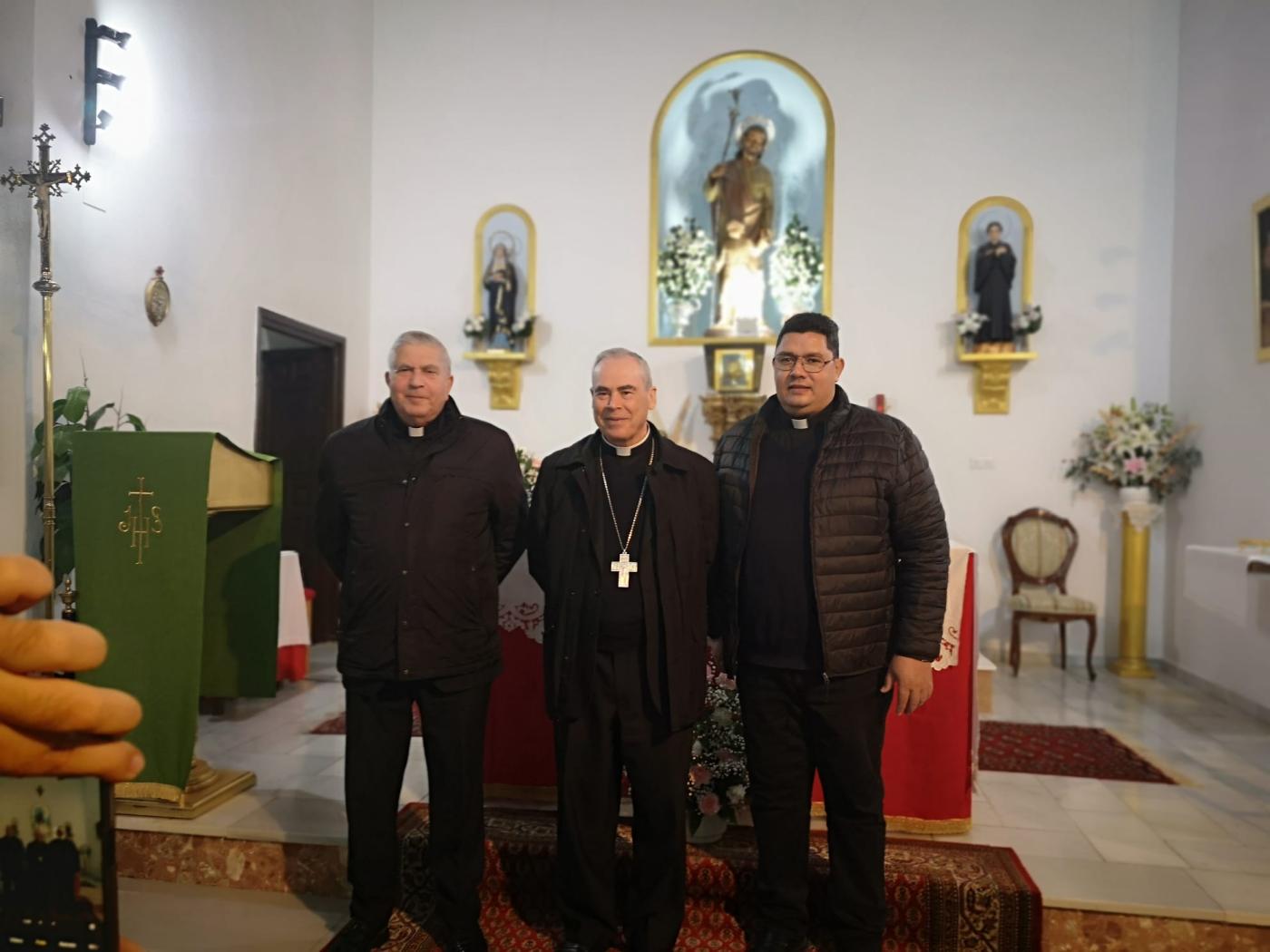 «Cajiz esperó a su Obispo en la plaza del pueblo y caminó con él hasta el templo»