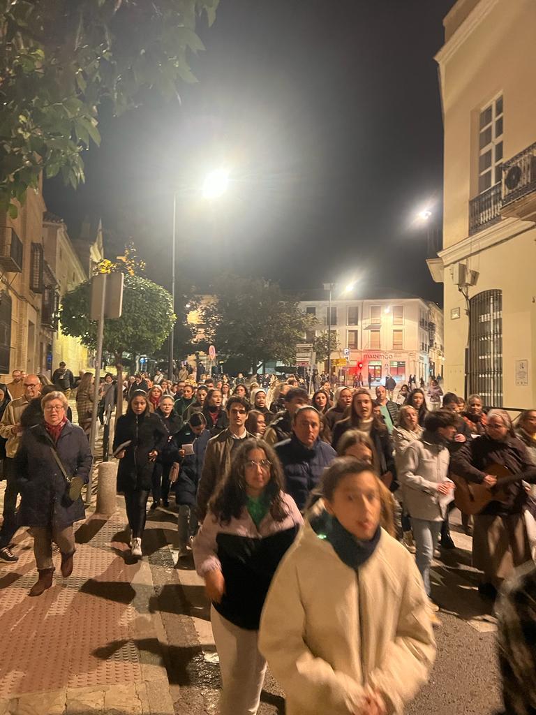 Los jóvenes del arciprestazgo de Antequera celebran un Via Crucis callejero al inicio de la Cuaresma