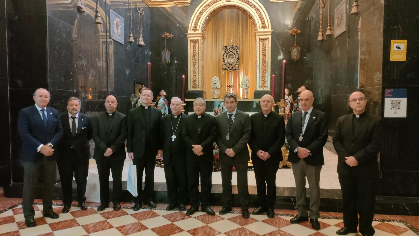 Visita del Nuncio a la Casa Hermandad de Mena