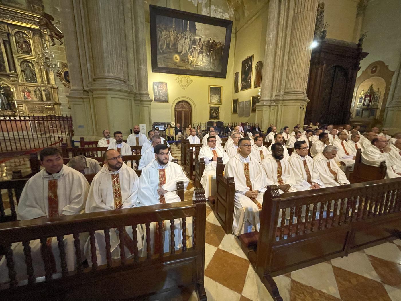 Misa Crismal en la Catedral, presidida por el Sr. Obispo, D. Jesús Catalá // E. LLAMAS