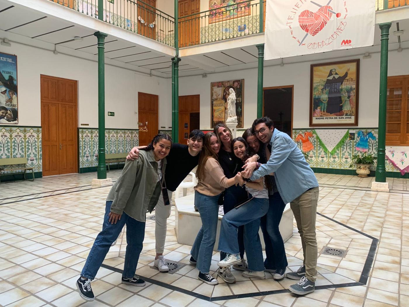 Los jóvenes del Buen Pastor y la Divina Pastora te invitan a participar en su Cruz de Mayo