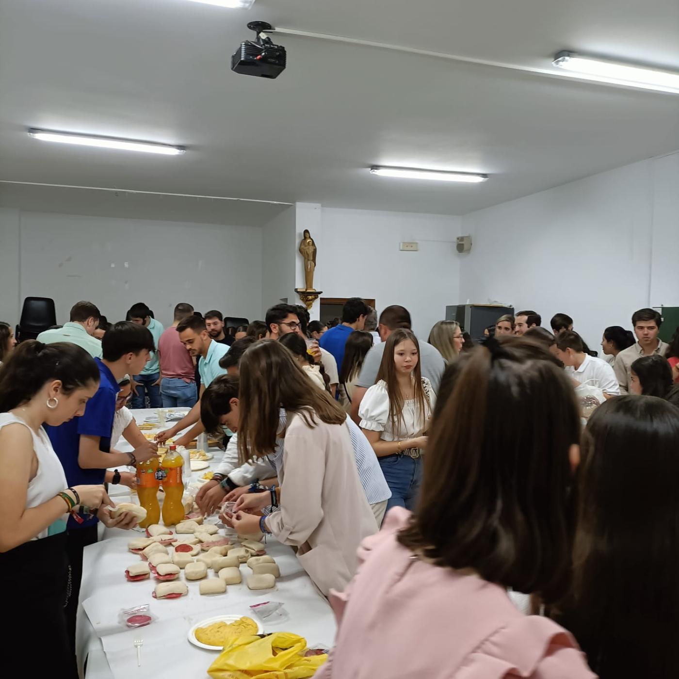 Jóvenes de Antequera celebran juntos la Pascua