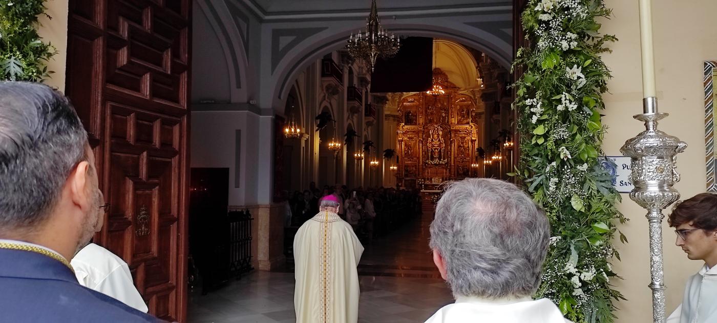 Apertura de la Puerta Santa en el Santuario de la Victoria con motivo del jubileo por el centenario de la Cofradía del Amor y Caridad. FOTO: JUAN DURÁN