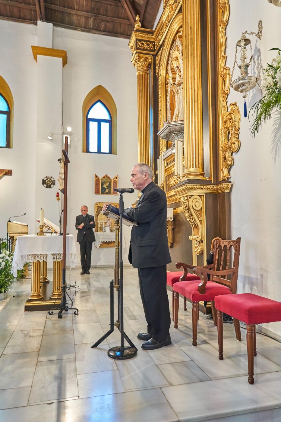 D. Jesús visita la parroquia de Maro y la Cueva de Nerja