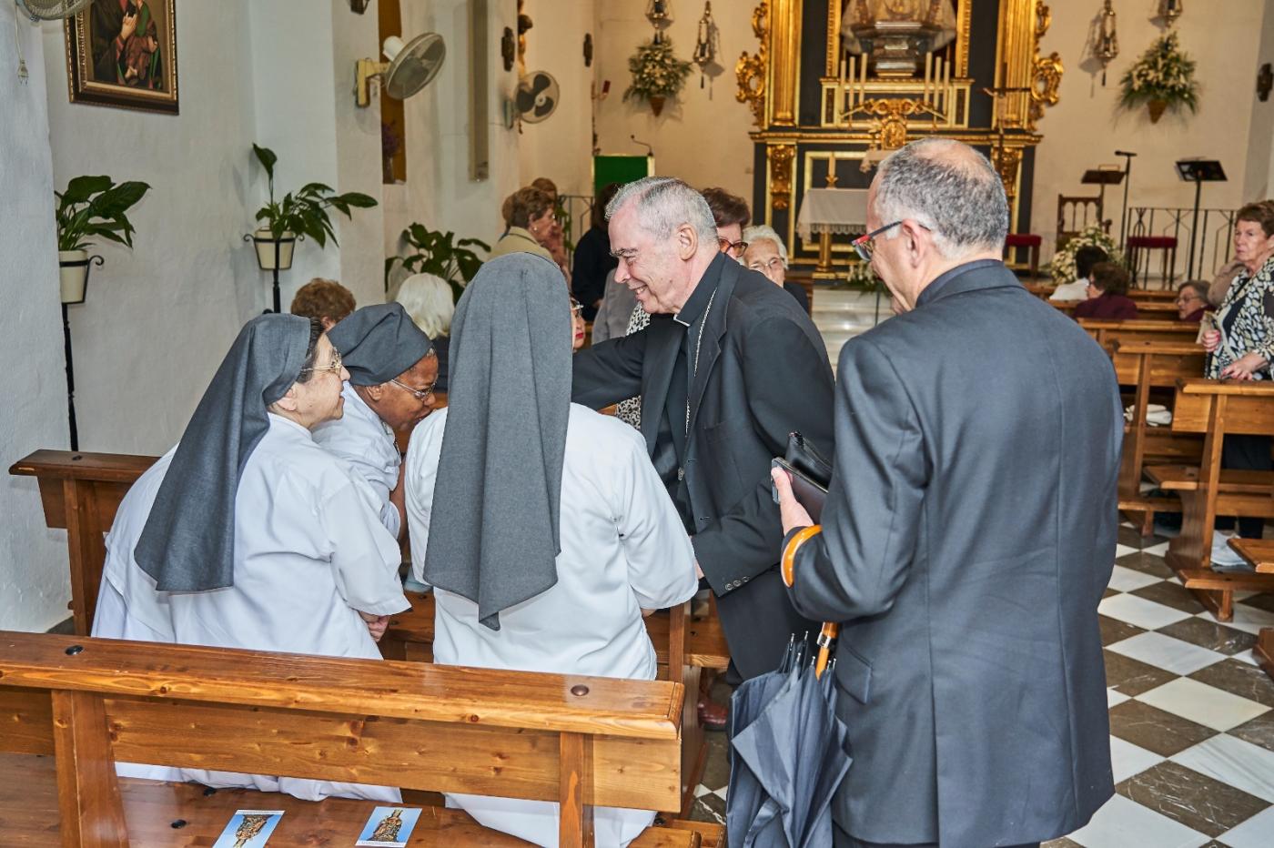 D. Jesús visita la parroquia de Maro y la Cueva de Nerja