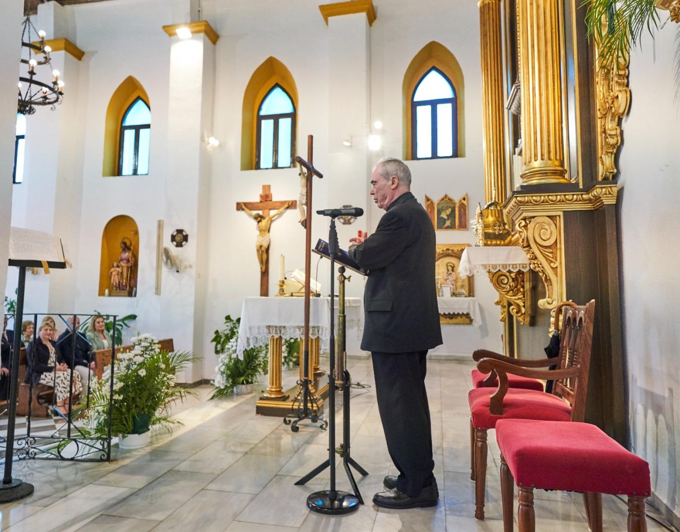 D. Jesús visita la parroquia de Maro y la Cueva de Nerja