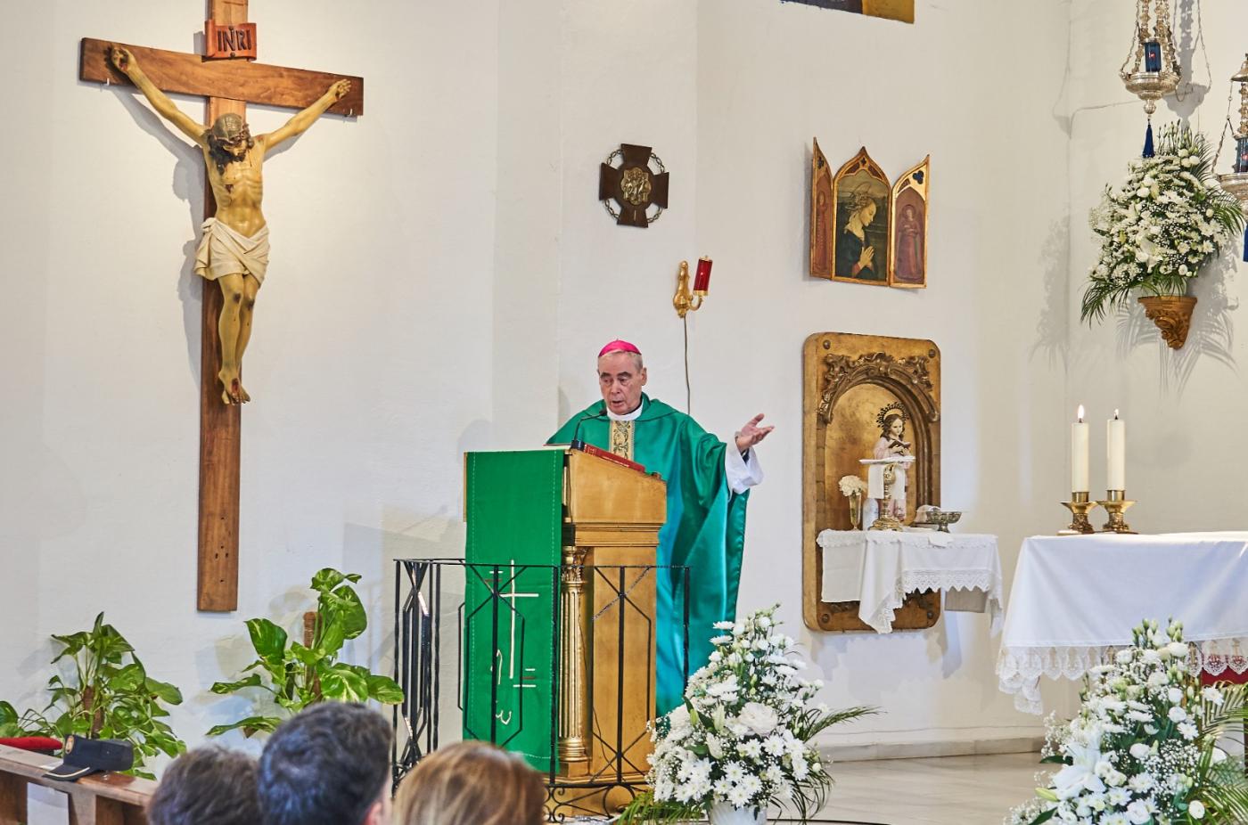 D. Jesús visita la parroquia de Maro y la Cueva de Nerja
