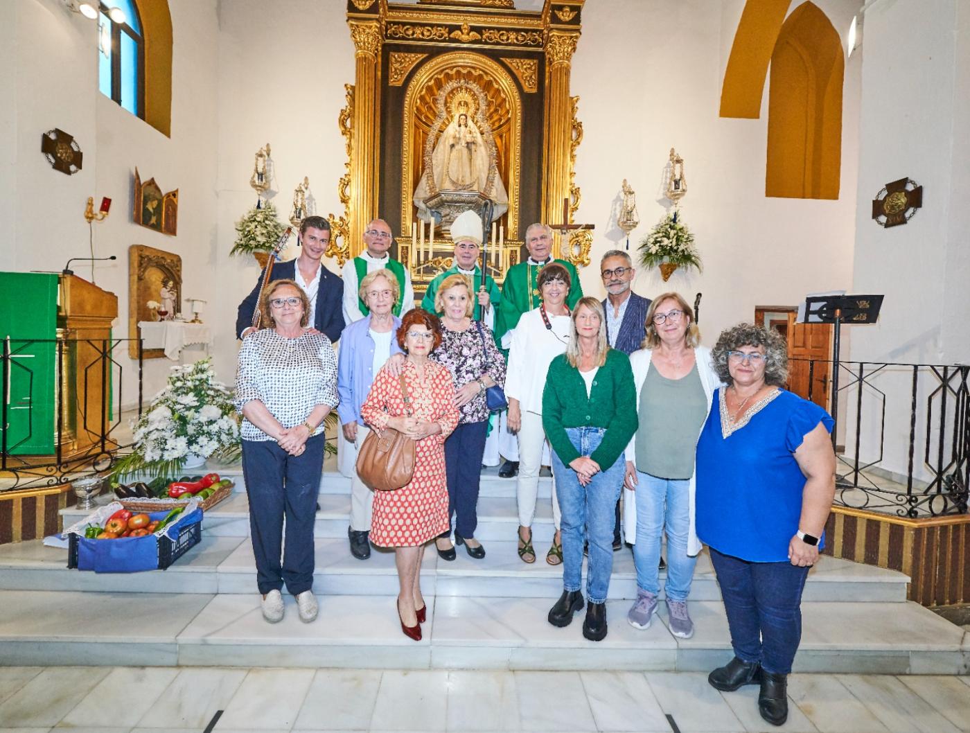 D. Jesús visita la parroquia de Maro y la Cueva de Nerja