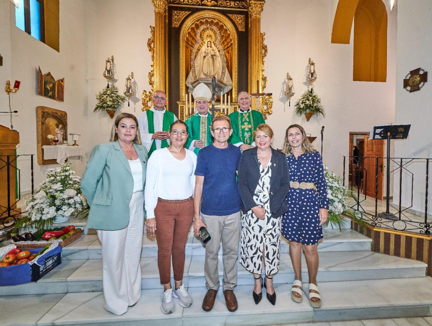 D. Jesús visita la parroquia de Maro y la Cueva de Nerja