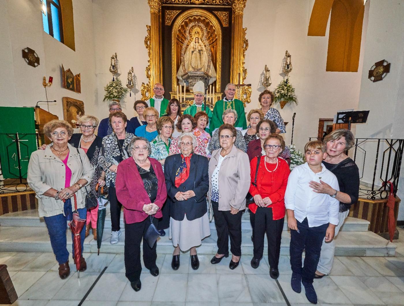 D. Jesús visita la parroquia de Maro y la Cueva de Nerja