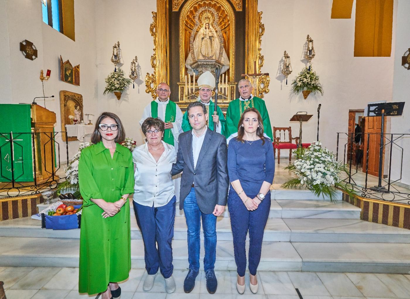 D. Jesús visita la parroquia de Maro y la Cueva de Nerja