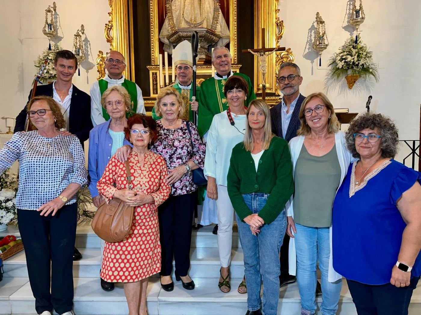 D. Jesús visita la parroquia de Maro y la Cueva de Nerja