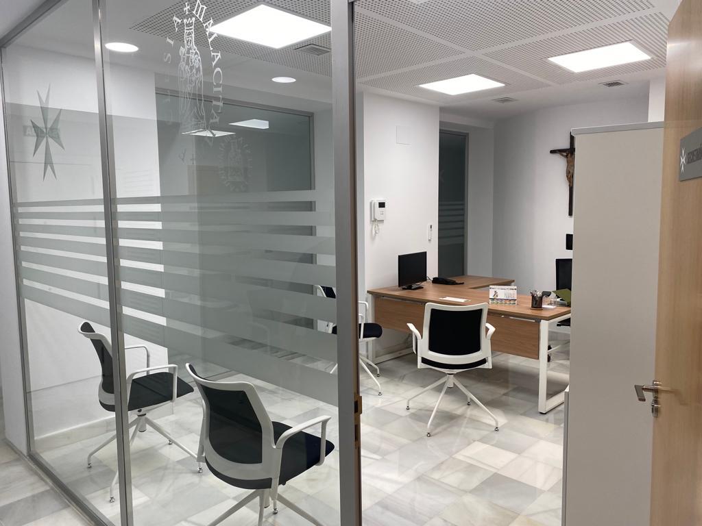 El obispo de Málaga inaugura la remodelación de la parroquia de San Juan, en Málaga