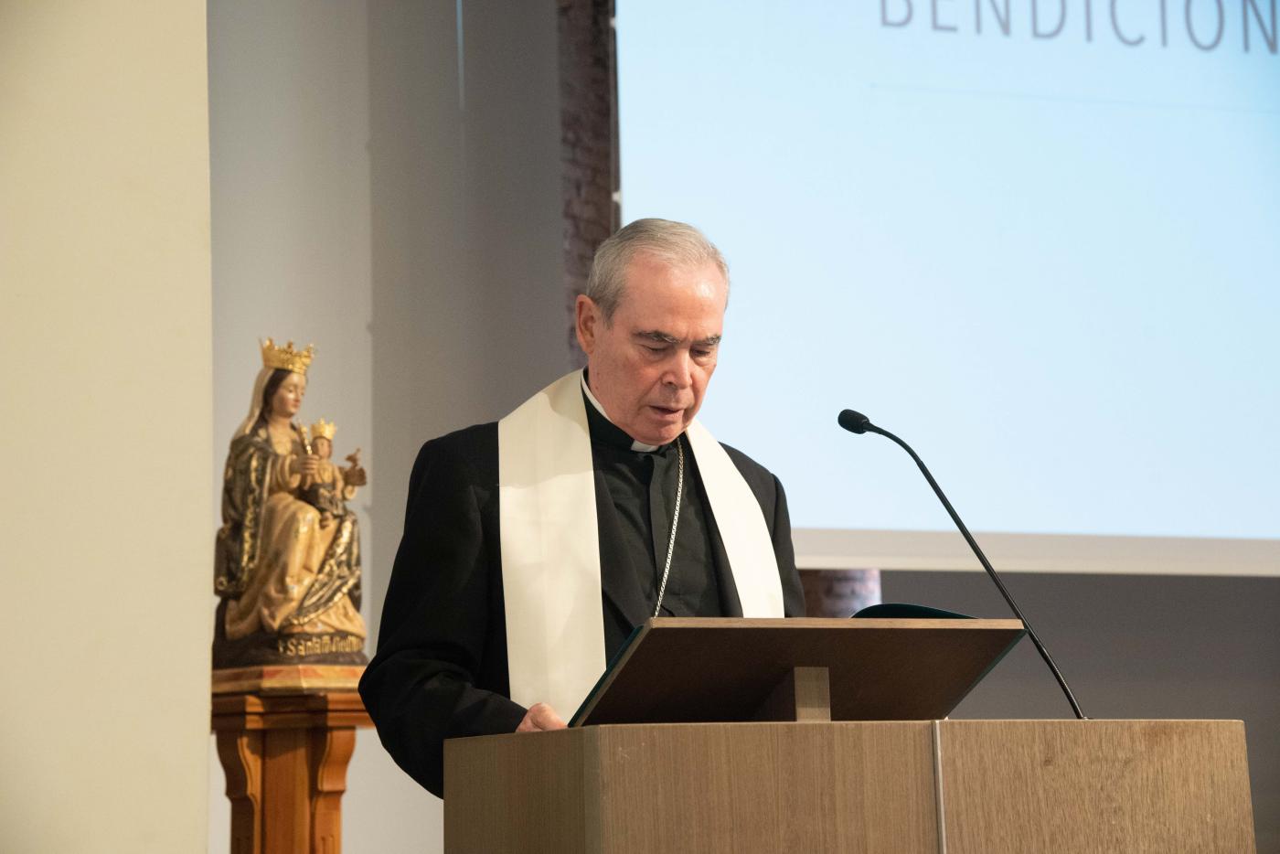El Sr. Obispo bendijo una nueva imagen de Santa María de la Victoria en la apertura de curso 2023-2024 de Fundación Victoria-Colegios Diocesanos